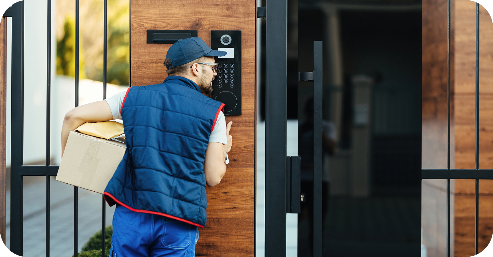 Лартех собрал и прошил первый домофон на своем производстве
